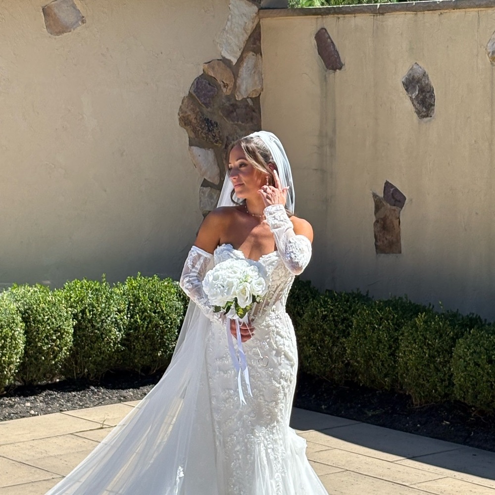 Maggie Sottero White Wedding Dress with Lace Train - Picture 4 of 13